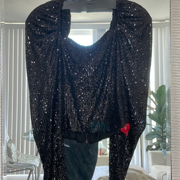 ✨✨🪩RAMY BROOK NEW YORK sequins zipper back cap sleeve blouse 😎 - Picture 4 of 12